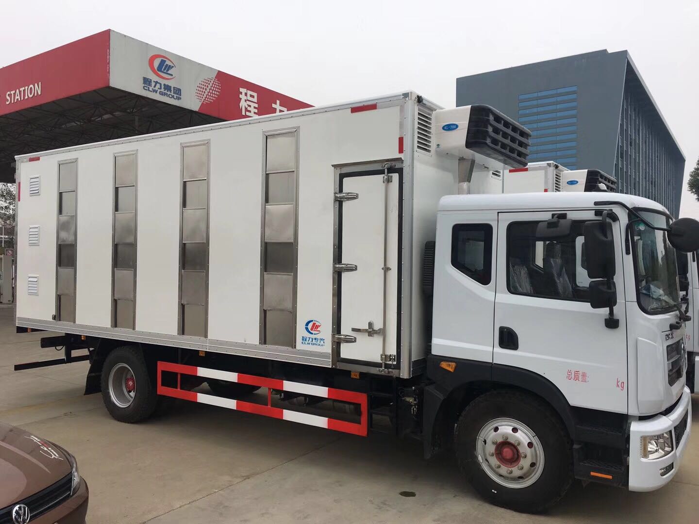 東風(fēng)D9駕駛室6米畜禽運輸車(chē)